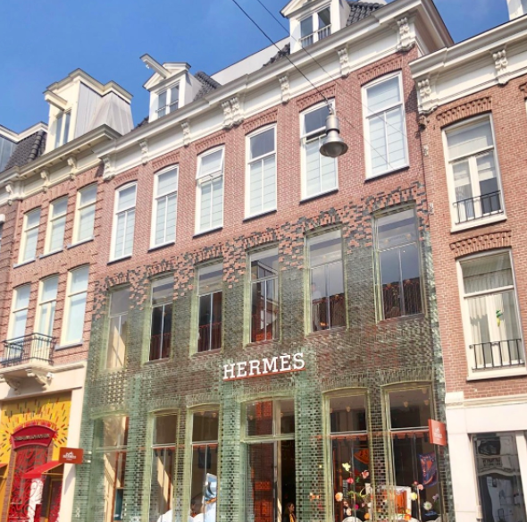 WHAT TO EXPECT IN AN HERMES STORE
